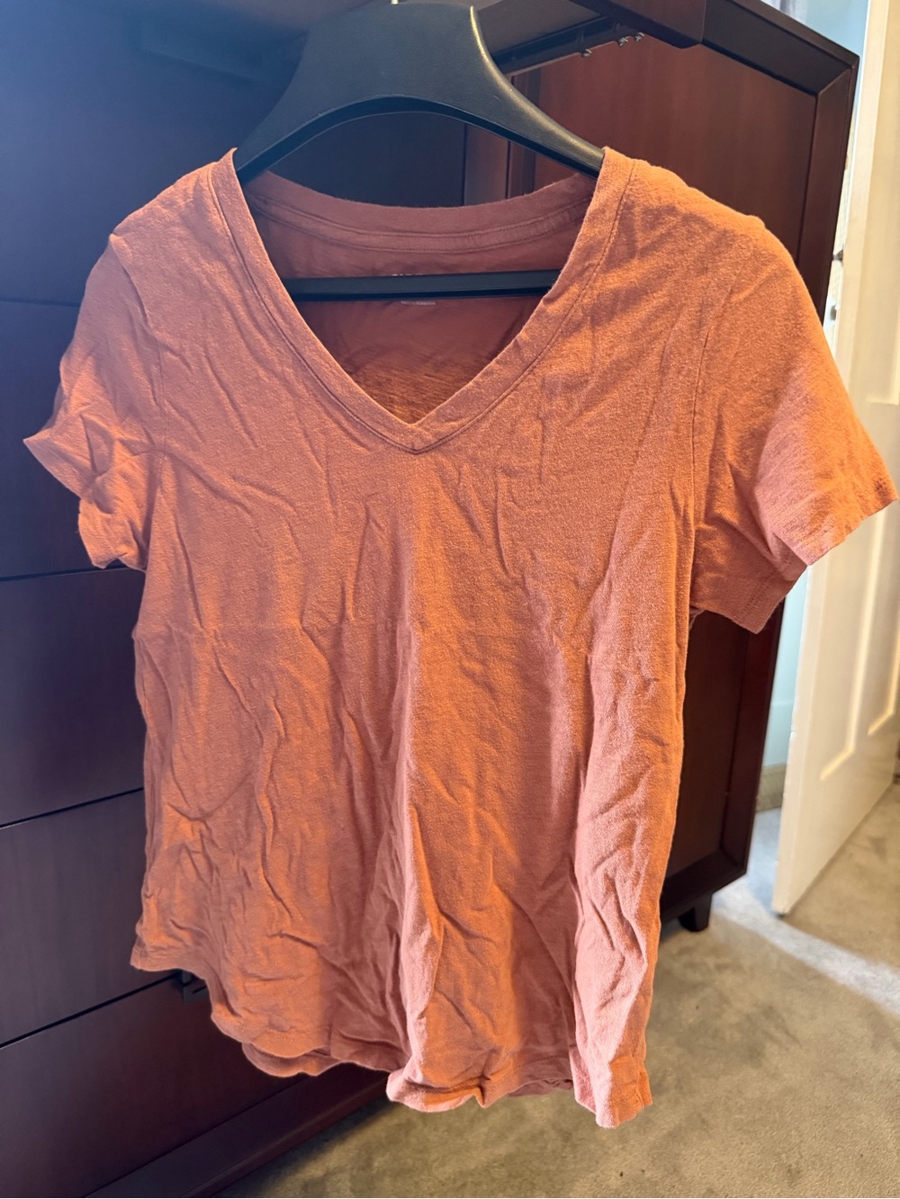 Old Navy Women's V-Neck Short Sleeve Tee in Rust Orange